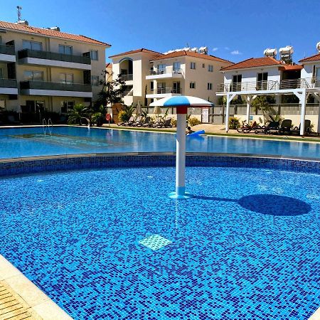 Domino Blue Apartment Paralimni Exterior foto