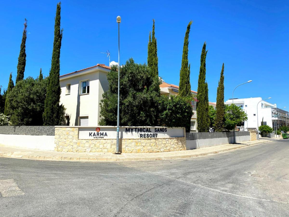 Domino Blue Apartment Paralimni Exterior foto